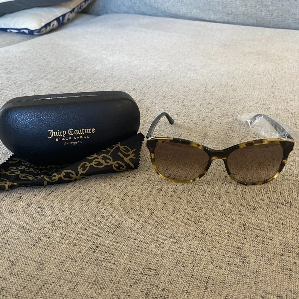Juicy Couture Tortoise Shell Frame Sunglasses - New in Case!
